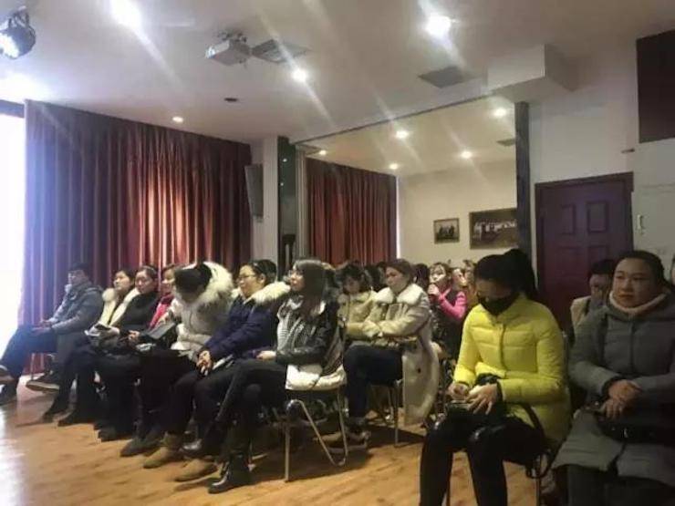 【报道】读谱与琴谱版本的选择|凯发k8国际艺术家鲍释贤大师班洛阳站圆满结束。诤悠担