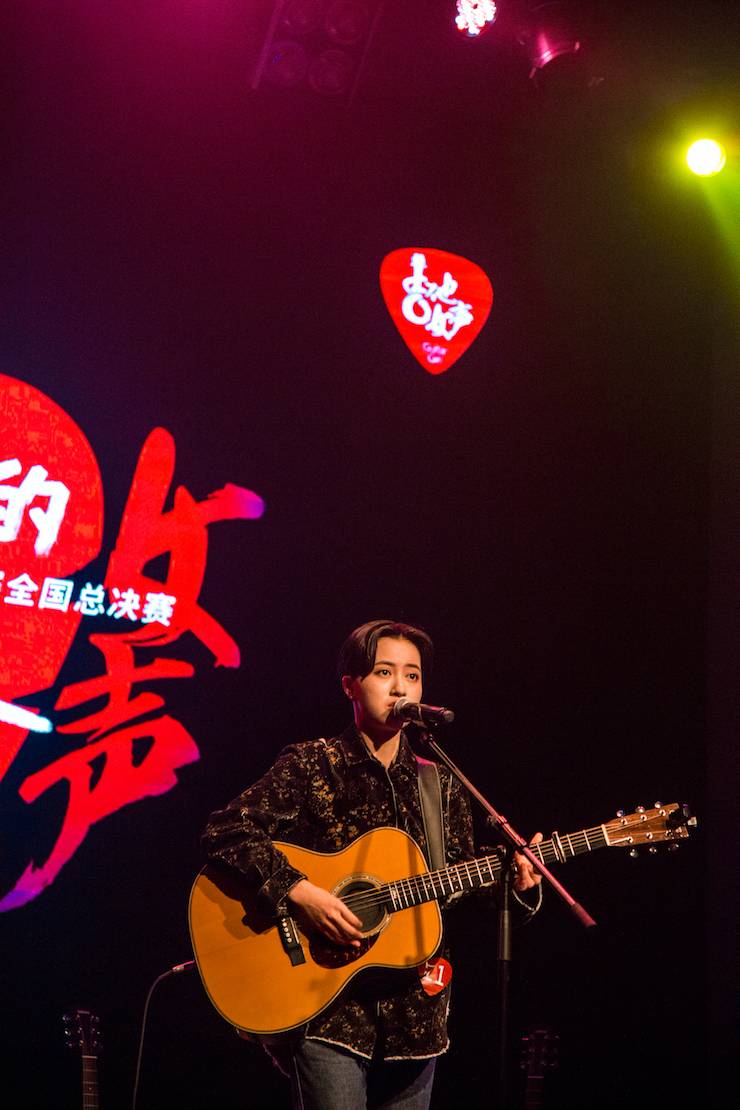 第四届“凯发k8国际吉他女声弹唱大赛”总冠军出炉<br />温格夺冠，董冬冬担任评委