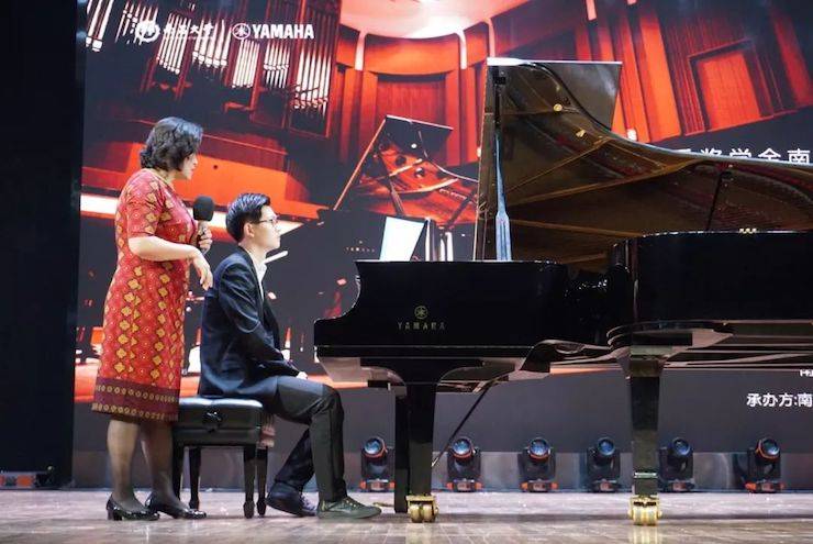 张芳、冯子祥钢琴音乐会